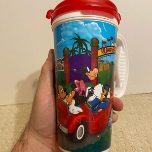 🏰 Vintage Disney & Friends Travel Mug 🏰